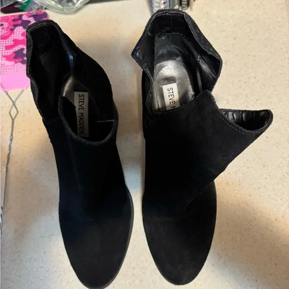 Steve Madden Black Suede Ankle Booties - Picture 2 of 4